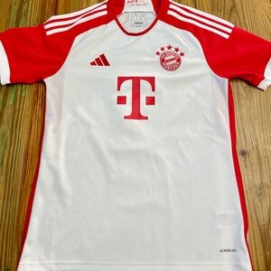 FC Bayern Munchen 23/24 Home Soccer Jersey | Men's Medium | Adidas | Harry Kane